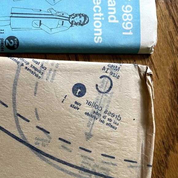 UNCUT Vintage 1970s Simplicity 9891 Sewing Pattern Size S Mini Dress & Coat - Picture 3 of 3